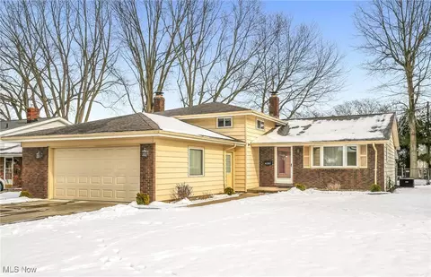 4281 Plumwood Dr, North Olmsted, OH 44070