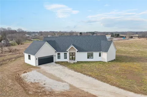 10311 Hunting Hills Ave NE, Hartville, OH 44632