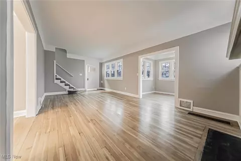 315 E 210th St, Euclid, OH 44123 photo 6