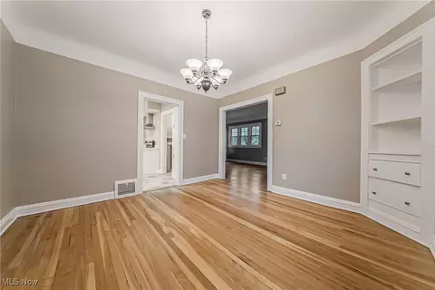 315 E 210th St, Euclid, OH 44123 photo 9
