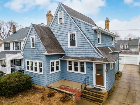 315 E 210th St, Euclid, OH 44123 photo 2