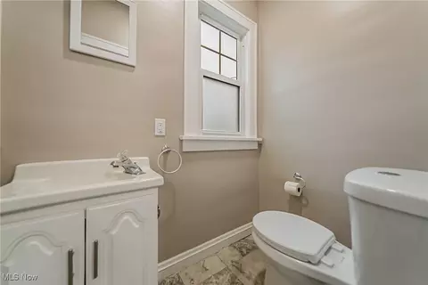 315 E 210th St, Euclid, OH 44123 photo 14
