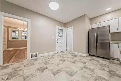 315 E 210th St, Euclid, OH 44123 photo 11
