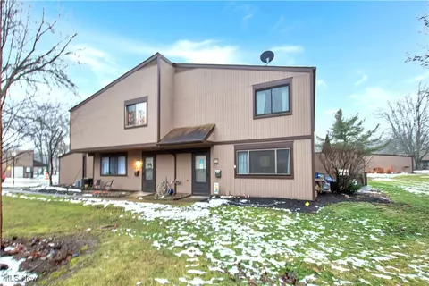 26686 Lake Of The Falls Blvd, Olmsted Falls, OH 44138