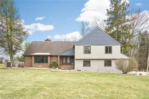 4110 Big Spruce Dr, Akron, OH 44333