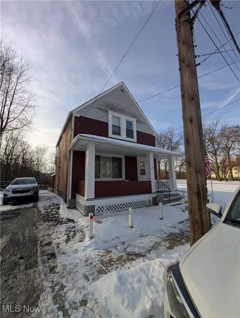 2325 Selzer Ave, Cleveland, OH 44109