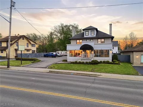 1214 E Market St, Warren, OH 44483