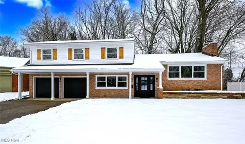 1591 Newcastle Cir, Akron, OH 44313