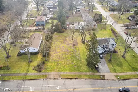 2440 Sand Run Pkwy, Fairlawn, OH 44333