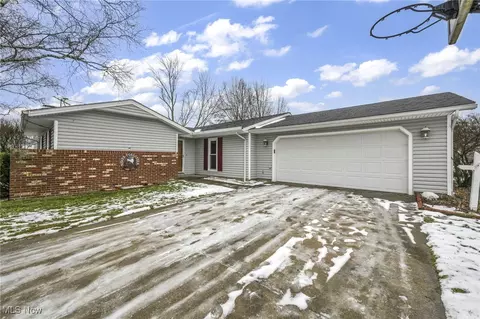 132 Mount Vernon Ct, Elyria, OH 44035