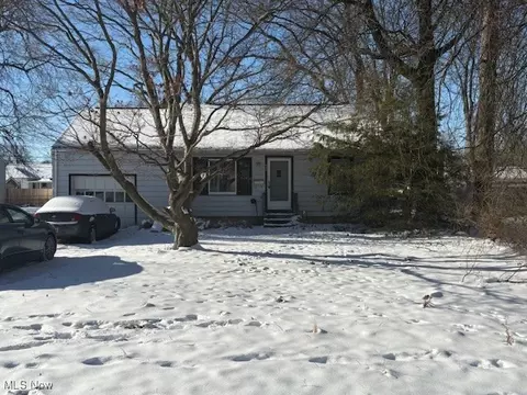 660 Rokeby Rd, Eastlake, OH 44095