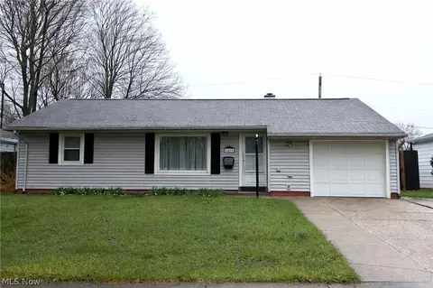 6429 Aylesworth Dr, Parma Heights, OH 44130