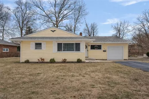 204 Normandy Dr, Painesville, OH 44077