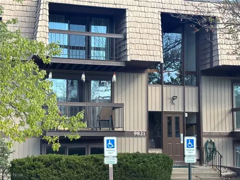 9821 Sunrise Blvd #O1, North Royalton, OH 44133