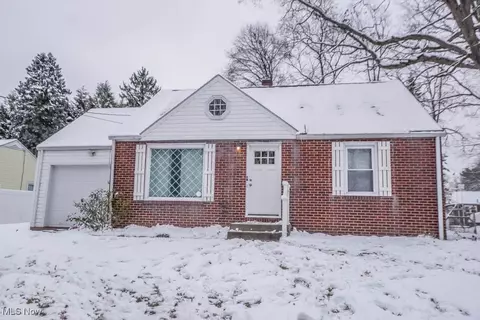 3744 Edgefield Ave NW, Canton, OH 44709