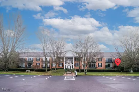 75 Atterbury Blvd #214, Hudson, OH 44236