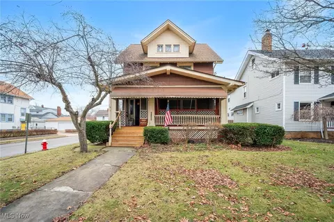 2105 Carabel Ave, Lakewood, OH 44107