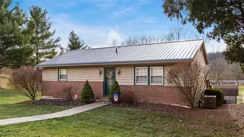 60999 Greenbriar Dr, Cambridge, OH 43725