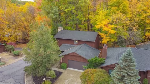 17813 Suncliff Pl, Strongsville, OH 44136