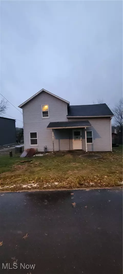 7559 Kallerer St SW, Navarre, OH 44662