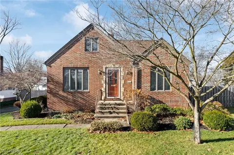 4652 W 228th St, Fairview Park, OH 44126