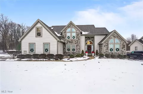 3277 Linden Pl, Canfield, OH 44406