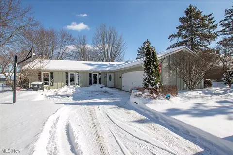 991 Sugar Maple Ln, Brunswick, OH 44212