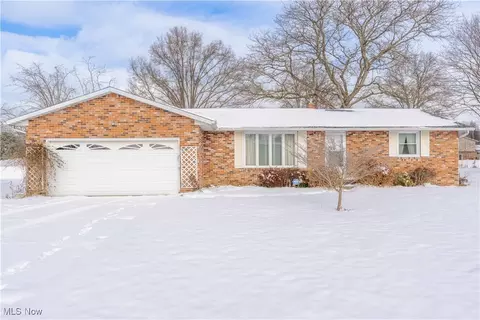 5611 Cherokee Ave NW, North Canton, OH 44720
