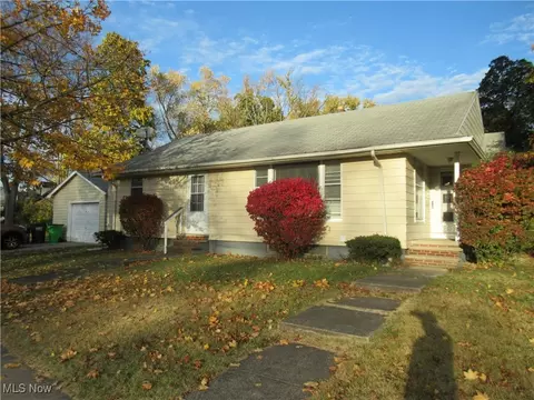 285 Marion Dr, Bedford, OH 44146