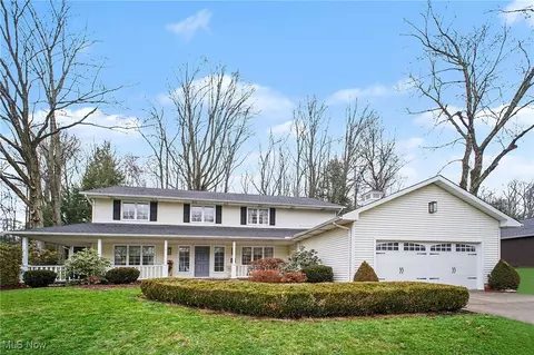 13285 S Partridge Dr, Valley View, OH 44125