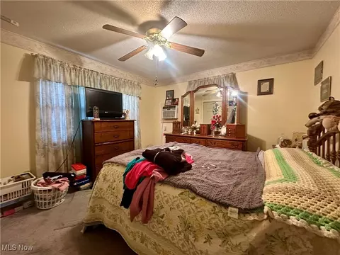 Bedroom - 18 Morningside Rd, Niles, OH 44446 photo 2 of 3