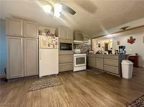Kitchen - 18 Morningside Rd, Niles, OH 44446 photo 3 of 3