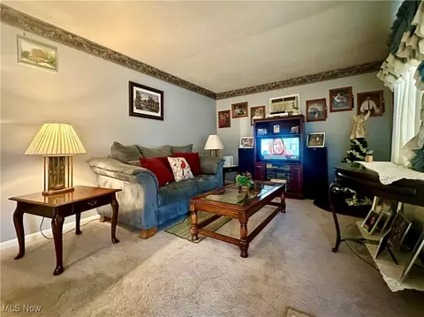 Living - 18 Morningside Rd, Niles, OH 44446 photo 2 of 3