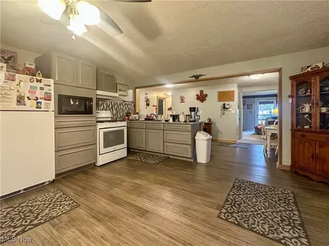 Kitchen - 18 Morningside Rd, Niles, OH 44446 photo 2 of 3