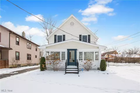 41 W 5th Ave, Berea, OH 44017