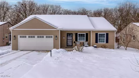 422 Crestview Ave, Akron, OH 44320