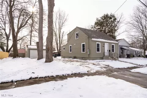 553 Purdue Ave, Elyria, OH 44035 photo 3
