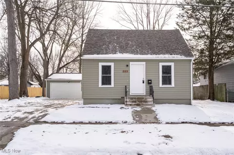 553 Purdue Ave, Elyria, OH 44035 photo 2