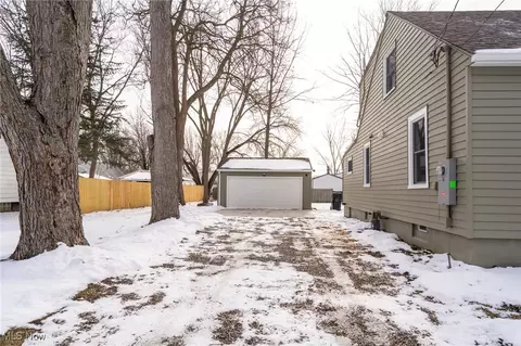 553 Purdue Ave, Elyria, OH 44035 photo 26
