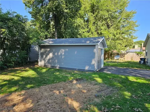 1124 Hammel St, Akron, OH 44306 photo 4