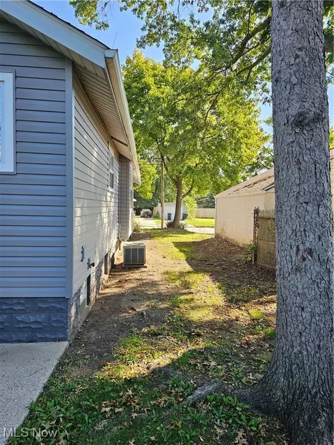 1124 Hammel St, Akron, OH 44306 photo 3