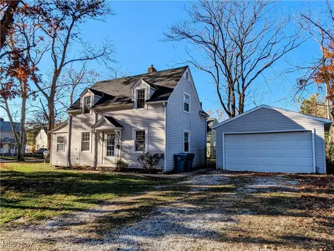 1413 F St, Lorain, OH 44052