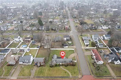 206 Harter Ave NW, Canton, OH 44708 photo 3