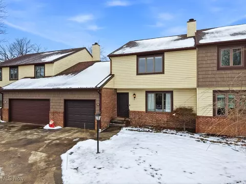 32 Picadilly Ct, Kent, OH 44240
