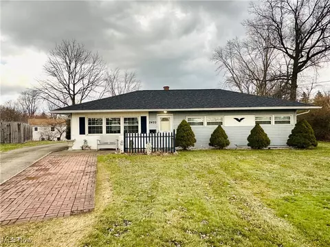 2420 Bel Aire Ln, Poland, OH 44514