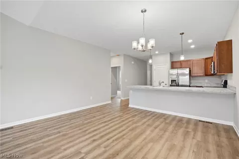 Entry Way - 556 Eldemire Ln, Elyria, OH 44035 photo 2 of 5