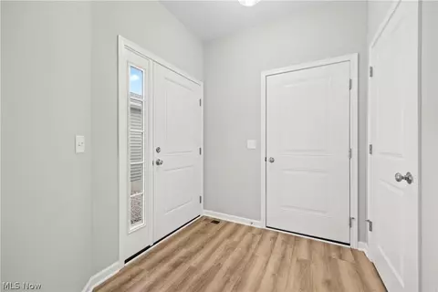 Entry Way - 556 Eldemire Ln, Elyria, OH 44035 photo 1 of 5