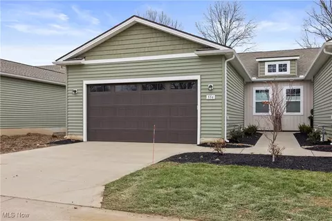 556 Eldemire Ln, Elyria, OH 44035
