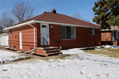 390 Lynne Dr, Sheffield Lake, OH 44054