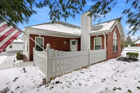 30 Newton Square Dr #3, Canfield, OH 44406